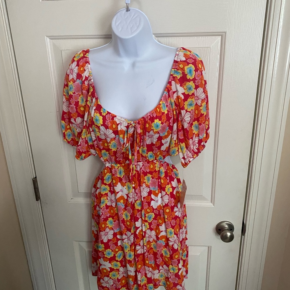 NWT BEBOP Beautiful Off Shoulders floral cutout back and sides dress Size XL